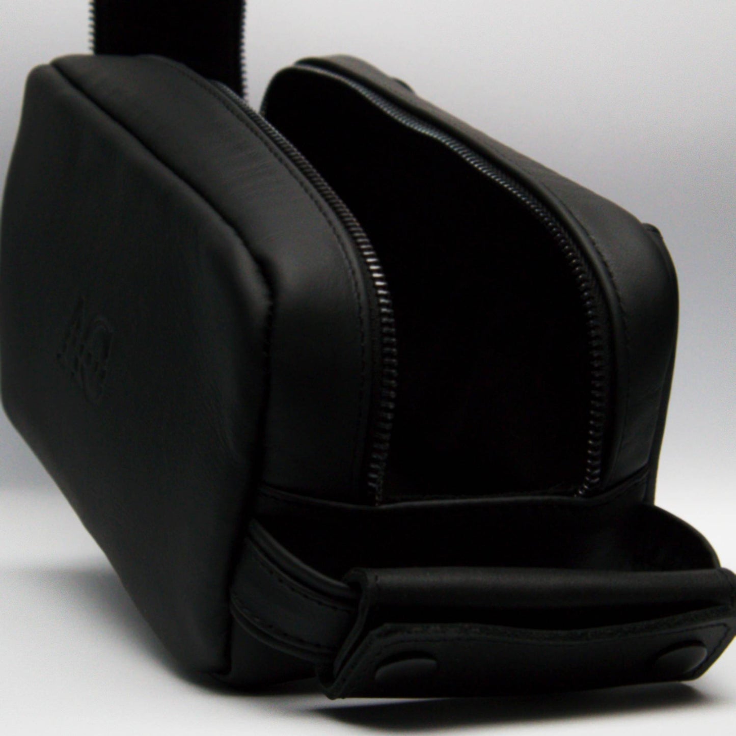 NECESER FALCO || NEGRO